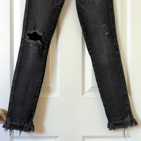 Zara Trafaluc Denimwear Classic Mid Rise Distressed Raw Hem Skinny Jeans Black 4 - Picture 3 of 14